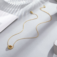 Collier en acier inoxydable doré pour femme, design ajouré cœur double, pendentif boucle, vente en gros