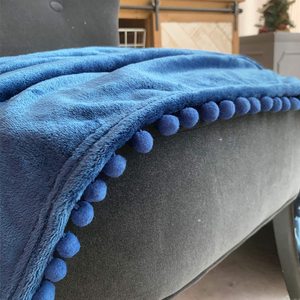 Couverture en flanelle adaptée au canapé et au lit confortable d'origine avec frange à pompons - Product Image 4