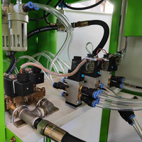 Vente chaude eau CSD boisson boisson bouteille 2 cavité semi-automatique PET bouteille soufflage Machine manuelle PET bouteille faisant la Machine