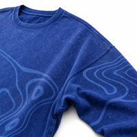 T-shirt à manches longues en polaire brossée, coupe oversize et carrée, motif graphique abstrait Snow Wash, style streetwear