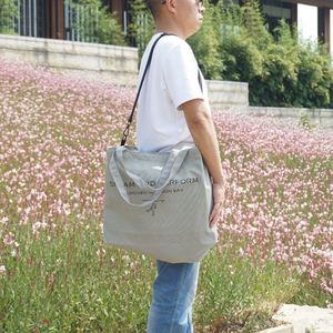 Sac fourre-tout en toile de coton personnalisé avec logo, écologique et tendance, pour le shopping, avec bandoulière – Vente en gros - Product Image 5