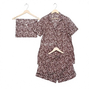Ensemble de pyjama pour femmes en coton 100% à imprimé floral, manches courtes, col rabattu et fermeture boutonnée, vêtements de nuit décontractés d'été - Product Image 1
