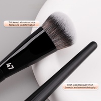 Pinceau de maquillage professionnel à manche en bois noir, poils synthétiques denses, pour blush, contour, highlighter et anticernes, à tête inclinée