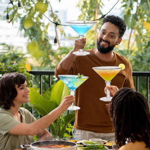 JUXINDA <span class=keywords><strong>Verre</strong></span> à <span class=keywords><strong>martini</strong></span> géant de 48oz en plastique <span class=keywords><strong>Verre</strong></span> à cocktail surdimensionné pour décoration de centre de table <span class=keywords><strong>Martini</strong></span> Décorations de fête Cadeaux - Product Image 3