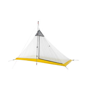 <span class=keywords><strong>Tente</strong></span> pyramidale professionnelle avec un grand conduit de cheminée pour accueillir de grands poêles à bois dans des conditions hivernales extrêmes - Product Image 1