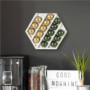 Étagère murale hexagonale en bois pour dosettes de café, blanche, réutilisable, style simple, personnalisable - Product Image 2