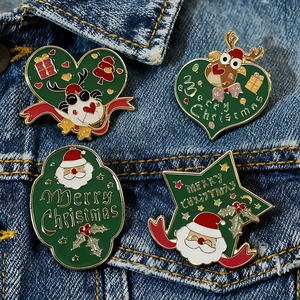 1/4 pièces Épingle à revers de Noël festive en alliage - Design géométrique minimaliste vert avec motifs Père Noël, rennes et motifs de fêtes - Product Image 2