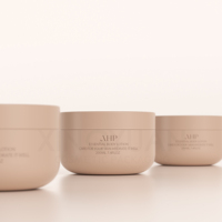 Pots à crème ronds en PET givrés de 200 ml et 300 ml avec couvercle large, personnalisables pour hydratant capillaire et beurre de karité