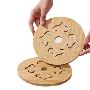 Sous-verres ronds en bambou avec motif floral, résistants à la chaleur, couleur bois naturel, pour la protection de la vaisselle - Product Image 1