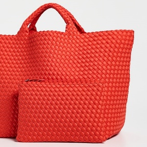Sac fourre-tout en néoprène tissé personnalisé Sacs de plage imperméables de voyage pour femmes Grande capacité Weekender Shopping Tote Sacs à main mode d'été - Product Image 4