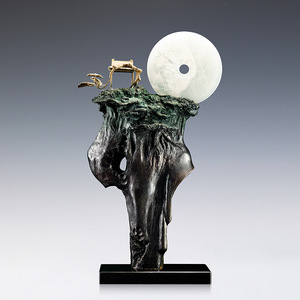 Sculpture en laiton Cuivre et Or, formes irrégulières, fait main, décoration de salon, thème Ciel et Terre - Product Image 1