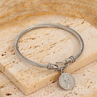 Bracelet en acier inoxydable à boucle en U de style européen et américain, plaqué or 18 carats par électrolyse sous vide, gaufré, best-seller transfrontalier