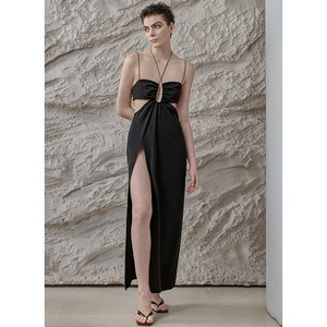2024 verano ropa de alta calidad tirantes recortado cuello Halter espalda descubierta abertura lateral alta negro Sexy Maxi vestido para mujer - Product Image 3