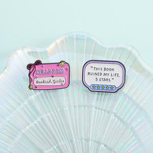 便签本俱乐部珐琅别针“我是书呆子女孩”胸针字母徽章有趣珠宝礼物送给孩子和朋友 - Product Image 3