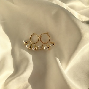 Nouveau design simple Français vintage style élégant incrusté perle <span class=keywords><strong>blanche</strong></span> plaqué or boucles d'oreilles pour les femmes - Product Image 5