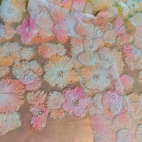 Robe de mariée, robe de soirée, appliqué, broderie perlée, tissu en maille, perlage tubulaire, dentelle à perles en relief