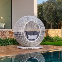 Ensemble de salon de jardin en rotin créatif avec grande table et chaises pour hôtel, villa, pavillon en forme de cage à oiseaux pour cour et villa