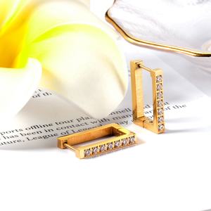 Pendientes de Aro con Diseño de Moda en Forma de Hebilla, Chapados en Oro de 18K, de Acero Inoxidable para Mujer - Product Image 3