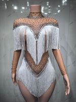 Hautfarbenes Netz-Kostüm mit Weißen Quasten für Bühnenauftritte, Modern Dance, Atmungsaktiv, für Jahrestagungen, Bar-Auftritte, Roter Teppich