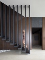 Escalier flottant design en acier et bois avec garde-corps en verre pour appartement, maison intelligente, intérieur – Escalier modulaire durable et facile à assembler