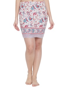 Sarong en coton rose Chateau imprimé à la main pour femme, léger, idéal pour la plage et les vacances d'été - Product Image 1