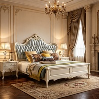 Cadre de lit maîtresse Provincial Manor avec panneau en bois encastré, pied de lit bas et capitonnage, mobilier de chambre de luxe