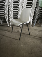 Chaise en plastique empilable avec pieds en acier thermolaqué, chaise de restaurant, de formation, de conférence, chaise commerciale