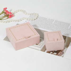 Boîte à bijoux carrée de luxe léger avec cadre doré, boîte de rangement universelle en flanelle pour bagues et colliers, boîte à bijoux fins - Product Image 4