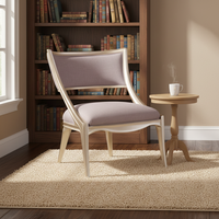 Fauteuil Adela en bois massif rembourré en soie rose élégante et luxueuse, avec accoudoirs en cuir lilas, pour salon