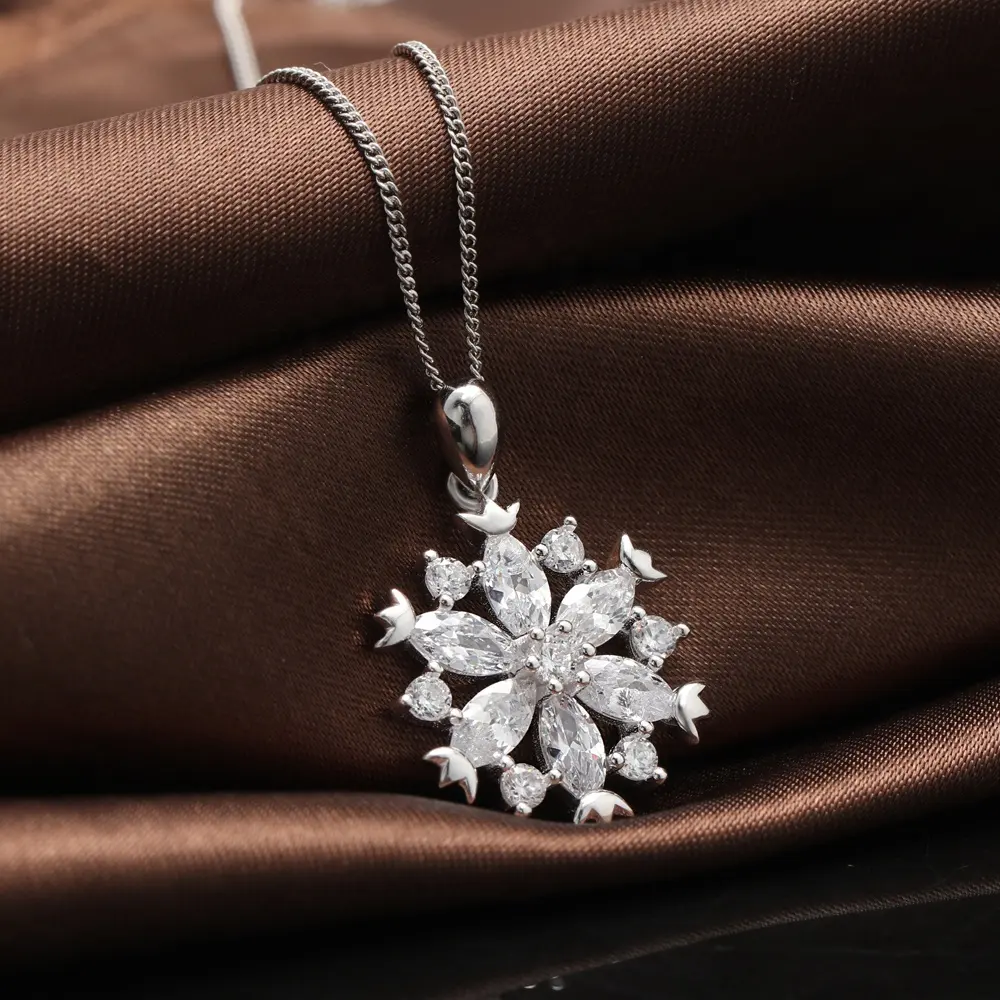 फैशन सौंदर्य गहने बनाने लटकन जटित और दौर घन Zirconia हीरे का हार हिमपात का एक खंड डिजाइन आकार हार