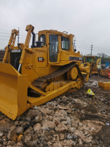 Bulldozer sur chenilles CAT D7R d'occasion, capacité de bêchage de 5,4 m, poids de 23 400 kg, système entièrement hydraulique, garantie 1 an pour travaux routiers et de construction de barrages - Product Image 2