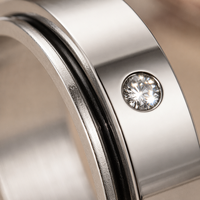 Bague classique en acier inoxydable, texture à pois, bande facettée, bijoux unisexes étincelants, cadeau