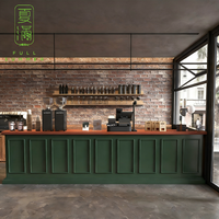 Comptoir d'angle en bois massif pour bar, caisse ou réception, idéal pour les cafés, boulangeries et salons de thé