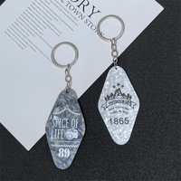 Porte-clés en acrylique en forme de losange, petite plaque nominative, ornement pour sac
