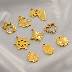 Tesoros Marítimos de Global Gleam |   Dijes de Acero Inoxidable con Baño de Oro PVD de 18K |   Colgante de Ancla, Rueda de Barco, Estrella Polar y Cruz, con temática africana - Product Image 1
