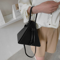 Luxus Damen Dreieck Form PU Handtasche mit Polyester Futter Stilvolle lässige Cross body Schulter Einkaufstasche große Kapazität