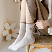 YUELI vente en gros tricoté blanc mignon petit ours équipage femmes chaussettes
