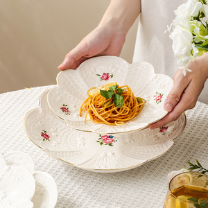 Assiette à gâteau créative en céramique florale rétro avec <span class=keywords><strong>petit</strong></span>-déjeuner <span class=keywords><strong>et</strong></span> saladier pour les fêtes - Product Image 1