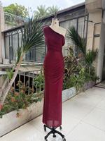 Robe de soirée sexy en cachemire plissée, asymétrique à une épaule, à sequins, longueur thé, coupe ajustée, col licou