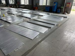 Rampe de conteneur en acier galvanisé 6,5 tonnes avec bordure de sécurité pour entrepôt et cour de camions - Product Image 5