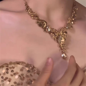 Collier ovale en pierre naturelle plaqué or avec chaîne claviculaire en forme d'étoile, aspect diamant - Product Image 5