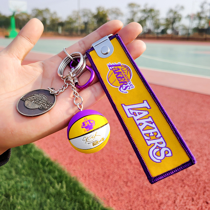 Tela de tarjeta de bola trasera de Kobe-colgante morado