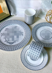 Wholesale 4 Pcs Ceramic Dinner Plates Coffee <b>Cup</b> Saucer Western Luxury Dining Room Porcelain Dinnerware <b>Sets</b> - Product Image 2
