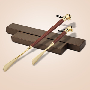 <span class=keywords><strong>Chausse</strong></span>-<span class=keywords><strong>pied</strong></span> long à manche robuste en alliage de zinc et bois de hêtre pour seniors, hommes, femmes, enfants – <span class=keywords><strong>Chausse</strong></span>-<span class=keywords><strong>pied</strong></span> pour bottes - Product Image 1