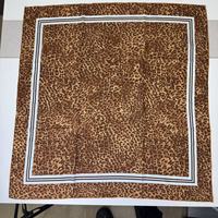 Luxe zijden sjaal met eigen logo, 100% zijden jacquard shawl, 65*65cm, vierkante luipaardprint sjaal voor dames |   Geprinte zijden sjaals groothandel