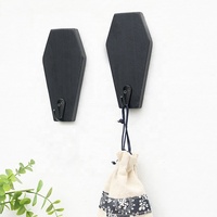 Colgador de puerta de montaje en pared rústico pequeño de 2 piezas, llavero de ataúd artesanal de madera negra, incluye gancho, taza de ataúd personalizada/gancho de pared para estante de llaves