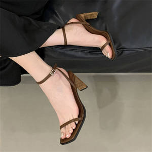 Sandales à talons hauts à bout ouvert pour femmes, tendance rétro, couleur unie, nouvelle vente chaude pour l'été - Product Image 2