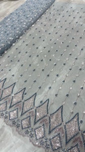 Tela bordada de diseño de trabajo manual de materia prima textil para hacer traje de mujer tela de poliéster disponible en 7 colores - Product Image 6