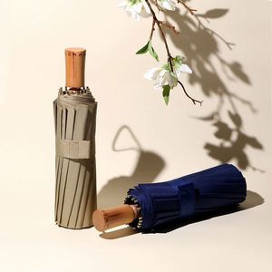 Parapluie de luxe robuste à 16 baleines avec poignée en bois vintage, résistant au vent, pliable en 3 sections, pour hommes et femmes - Product Image 1