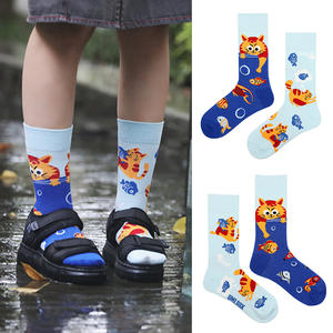 Calcetines asimétricos personalizados de calidad superior con <span class=keywords><strong>precio</strong></span> al por mayor calcetines no coincidentes de algodón novedosos y elegantes - Product Image 2